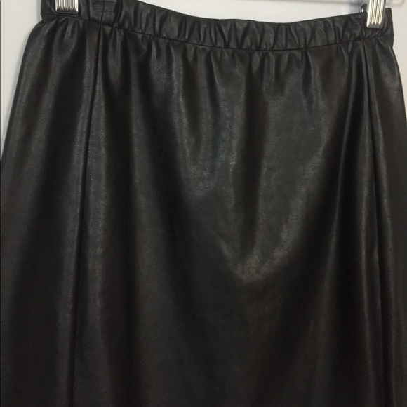 Aritzia leather pencil skirt - Picture 2 of 8